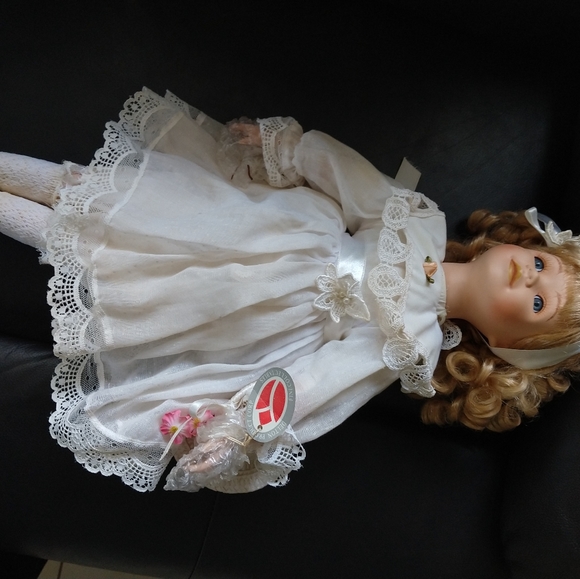 Porcelain doll - Picture 6 of 6